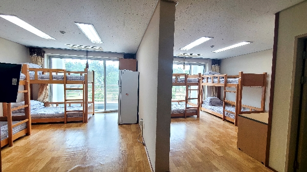 8인실
